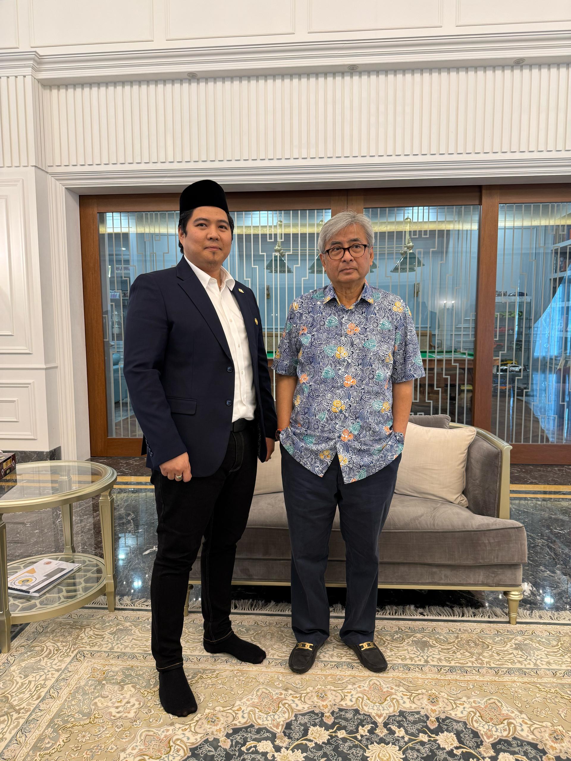Presiden DPPM bersama Kerabat Diraja